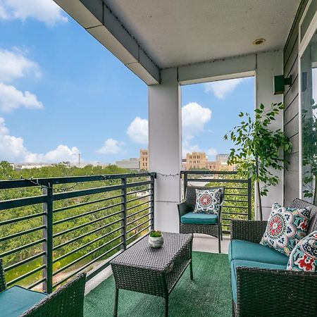 Beautiful Condo On Riverwalk W King Ste Free Parking Pet Friendly Centrally Located On The Riverwalk 圣安东尼奥 外观 照片