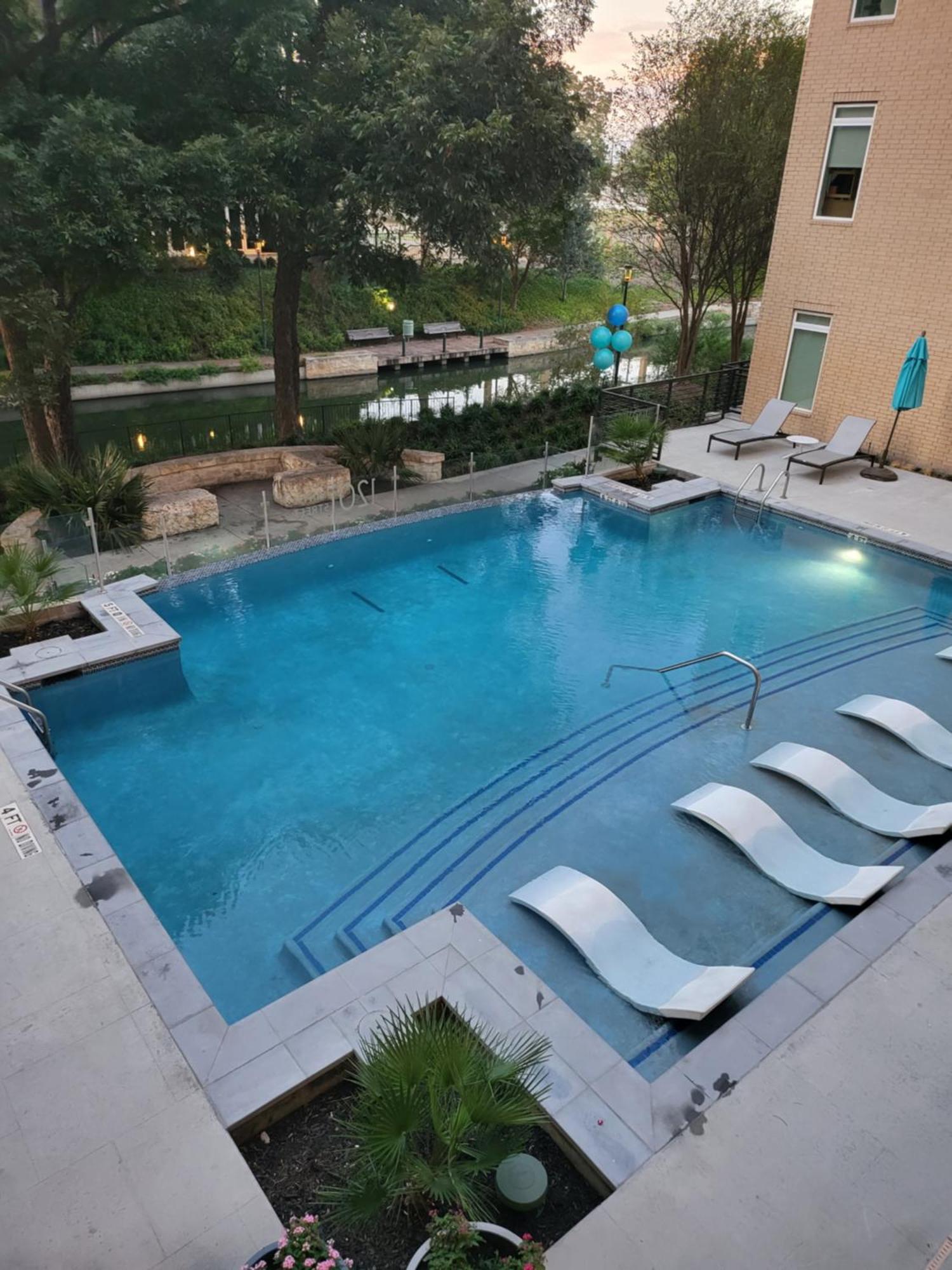 Beautiful Condo On Riverwalk W King Ste Free Parking Pet Friendly Centrally Located On The Riverwalk 圣安东尼奥 外观 照片