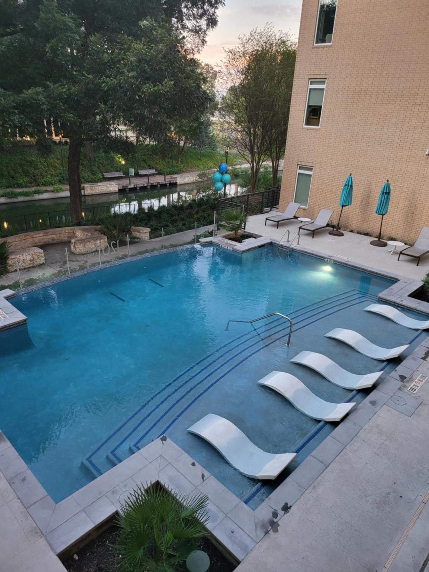 Beautiful Condo On Riverwalk W King Ste Free Parking Pet Friendly Centrally Located On The Riverwalk 圣安东尼奥 外观 照片