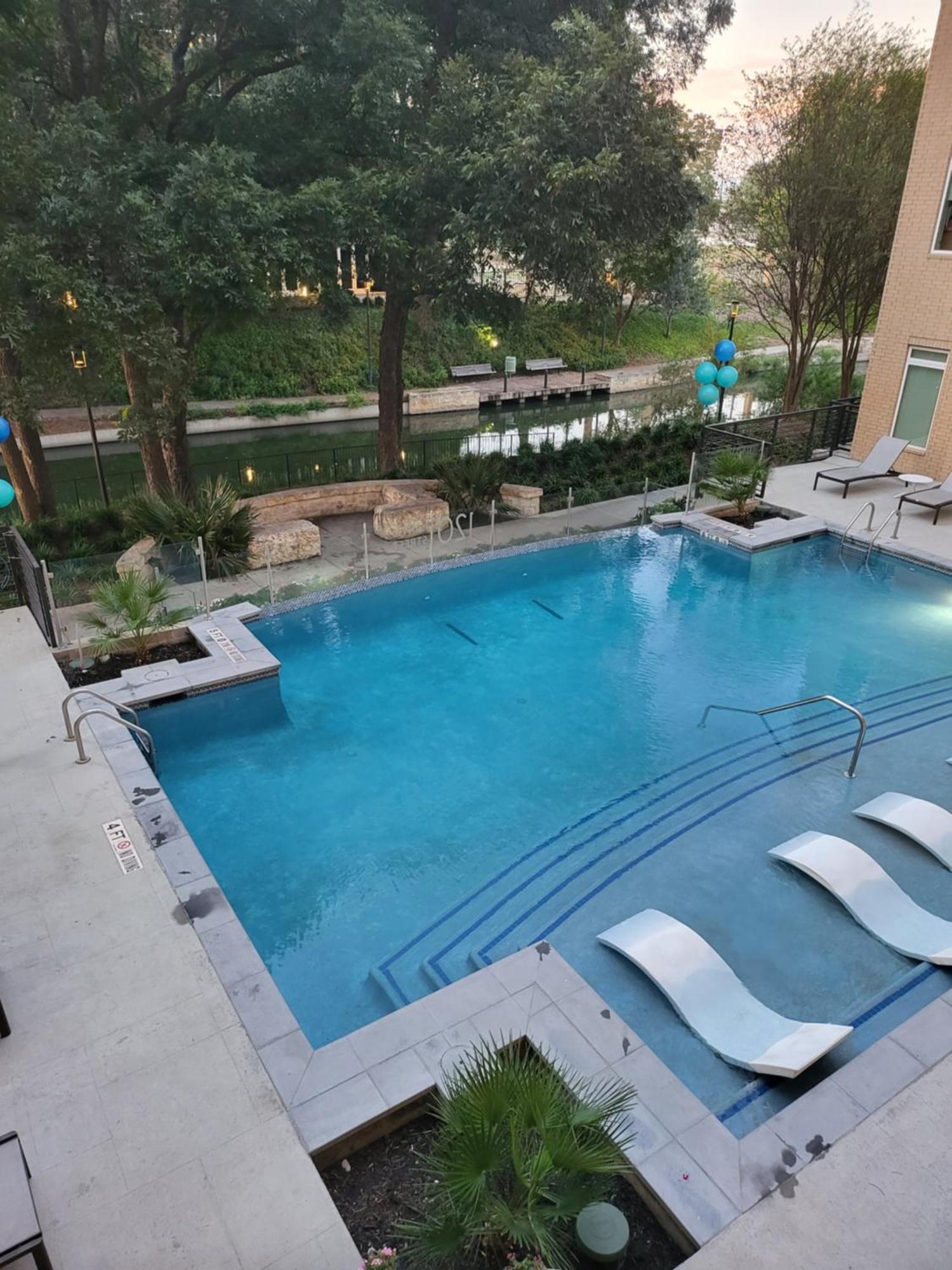 Beautiful Condo On Riverwalk W King Ste Free Parking Pet Friendly Centrally Located On The Riverwalk 圣安东尼奥 外观 照片